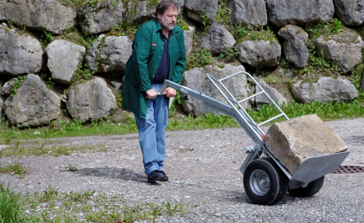 Schaufel_Gitteraussatz_Fusstritt.jpg Schaufel_Gitteraussatz_Fusstritt.jpg