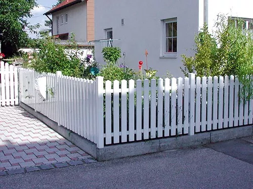 Kunststoffzaun_Saaletal_gerade_1rivp2a94hvku.jpg Kunststoffzaun_Saaletal_gerade_1rivp2a94hvku.jpg