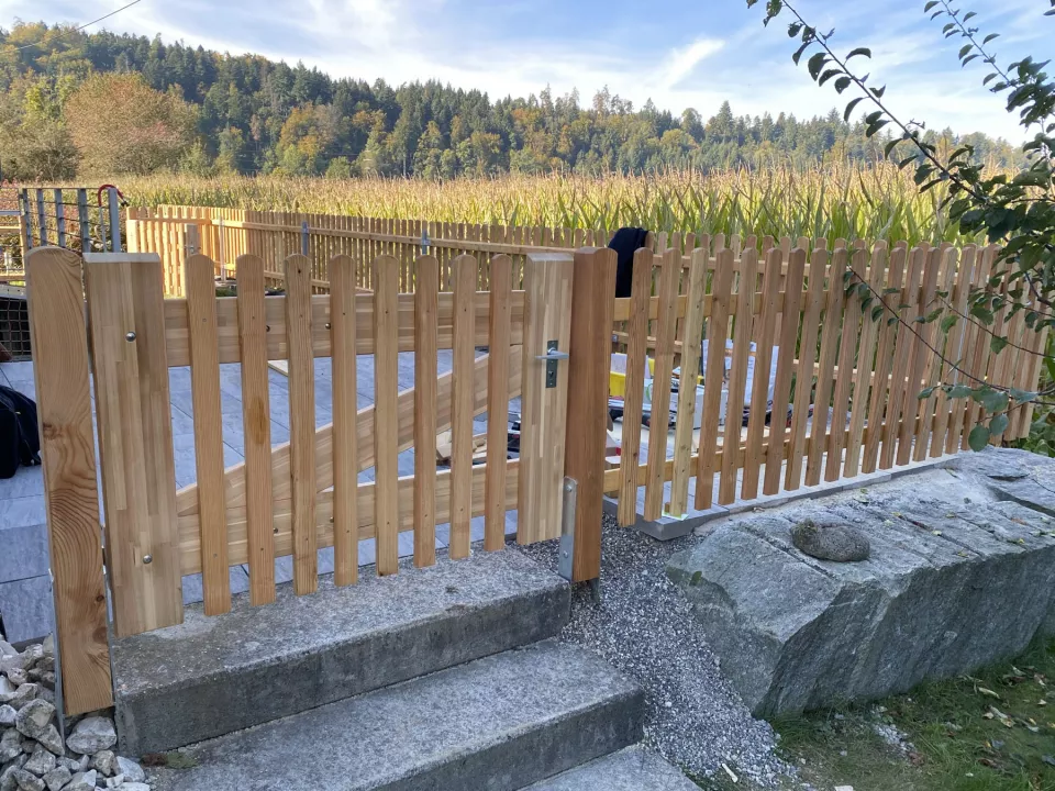 Zauntor_Fuellung_Paul_Latten.jpg Zauntor_Fuellung_Paul_Latten.jpg