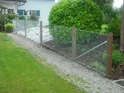 Diagonalgeflecht_mit_ Holzpfaehlen_ym34c7pqk5px.jpg Diagonalgeflecht_mit_ Holzpfaehlen_ym34c7pqk5px.jpg