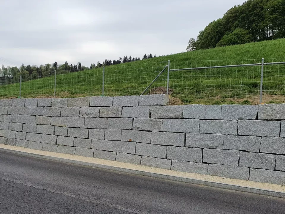 Knotengitter_auf_Granitsteinmauer_1cr09j152iads.jpg Knotengitter_auf_Granitsteinmauer_1cr09j152iads.jpg