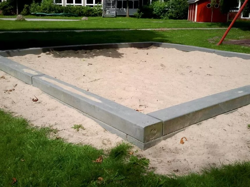 Kunststoffschwellen_grau.jpg Kunststoffschwellen_grau.jpg