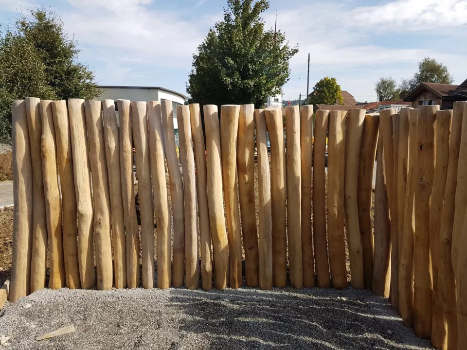 Robinien_Staemme_als_Wand.jpg Robinien_Staemme_als_Wand.jpg