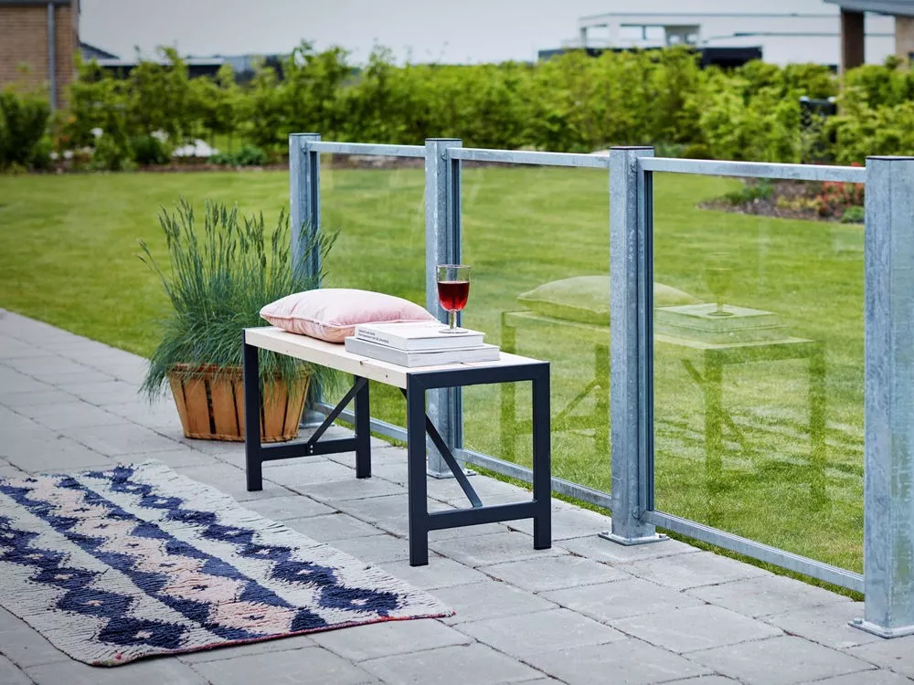 Glaszaun_klarglas_verzinkte_Pfosten.jpg Glaszaun_klarglas_verzinkte_Pfosten.jpg