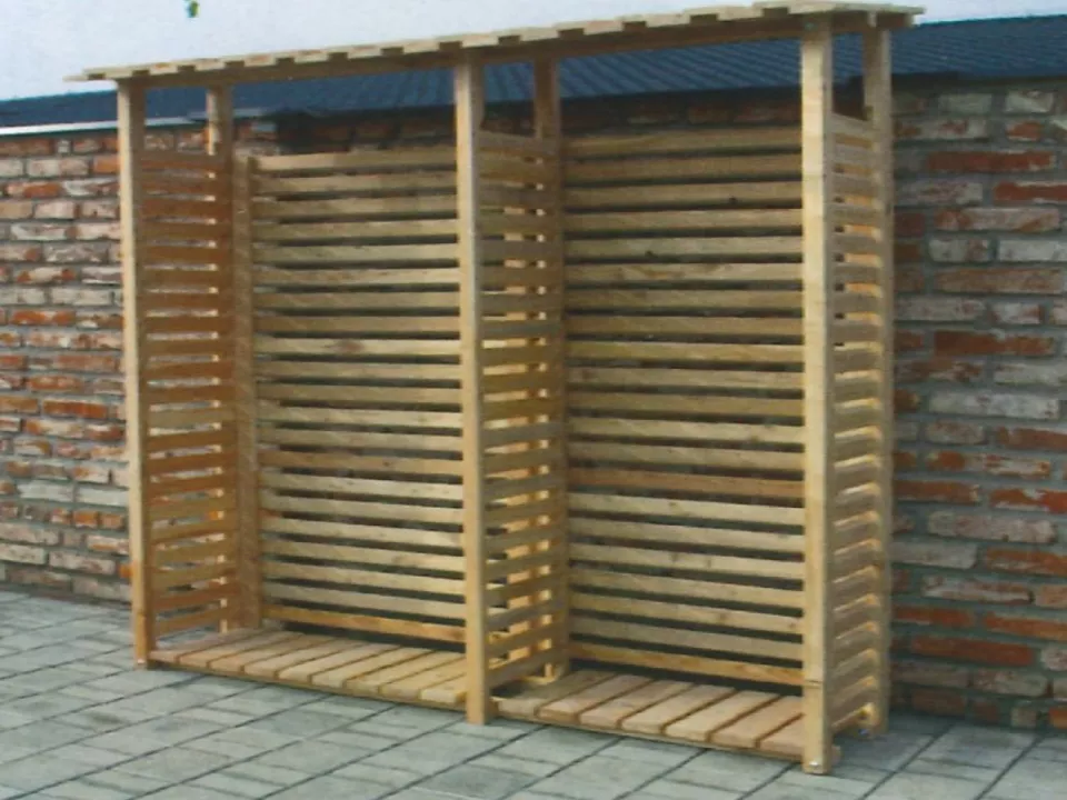 Brennholzunterstand_mit_Zwischenwand.jpg Brennholzunterstand_mit_Zwischenwand.jpg