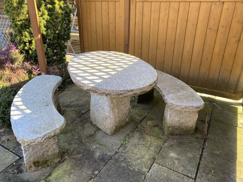 Granit_Tischgruppe_ovalisto.jpg Granit_Tischgruppe_ovalisto.jpg