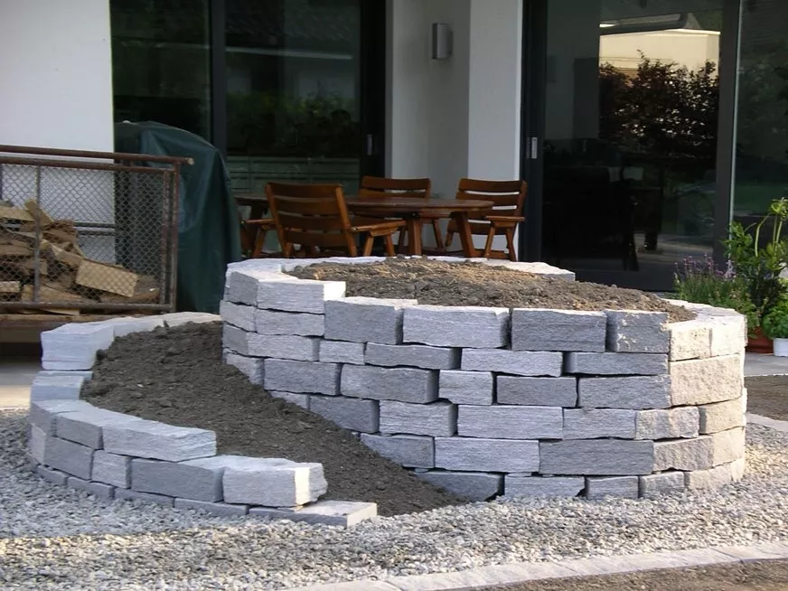 Kraeuterschnecke_aus_Granitsteinen.jpg Kraeuterschnecke_aus_Granitsteinen.jpg