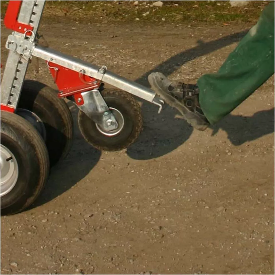 Fusstritt_1qd19sgz19oup.jpg Fusstritt_1qd19sgz19oup.jpg