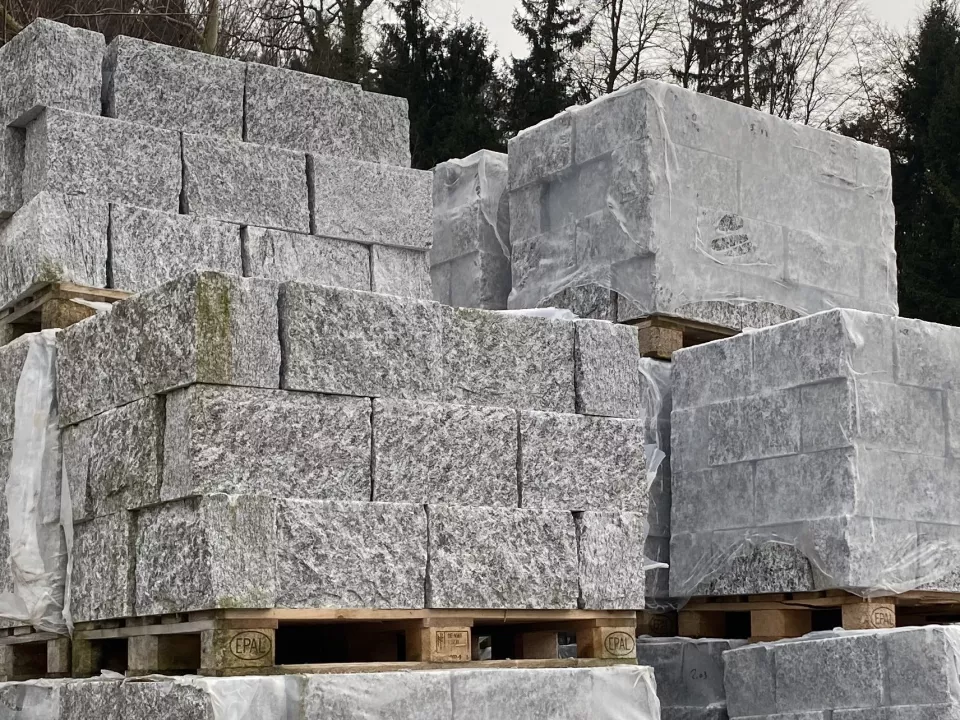 Moloni_gebrochen_1y820m9dn09i.jpg Moloni_gebrochen_1y820m9dn09i.jpg