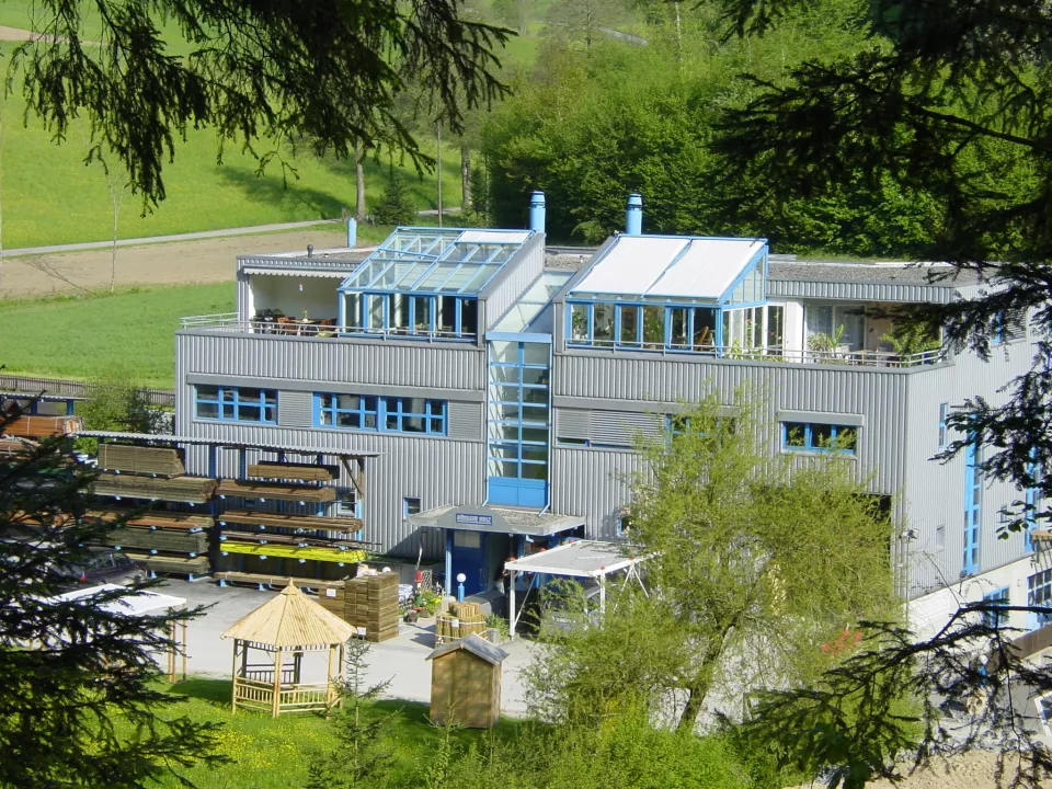 Verkaufsgebaeude_Front_ey88dy34bvsy.jpg Verkaufsgebaeude_Front_ey88dy34bvsy.jpg