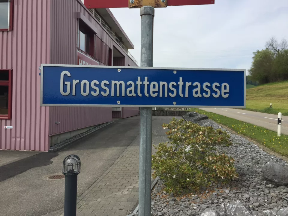 Schild_Grossmattenstrasse.jpg Schild_Grossmattenstrasse.jpg