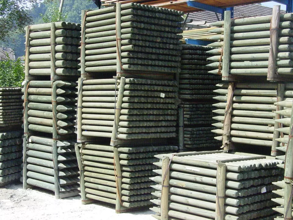 Pfaehle_impraegniert_1.jpg Pfaehle_impraegniert_1.jpg