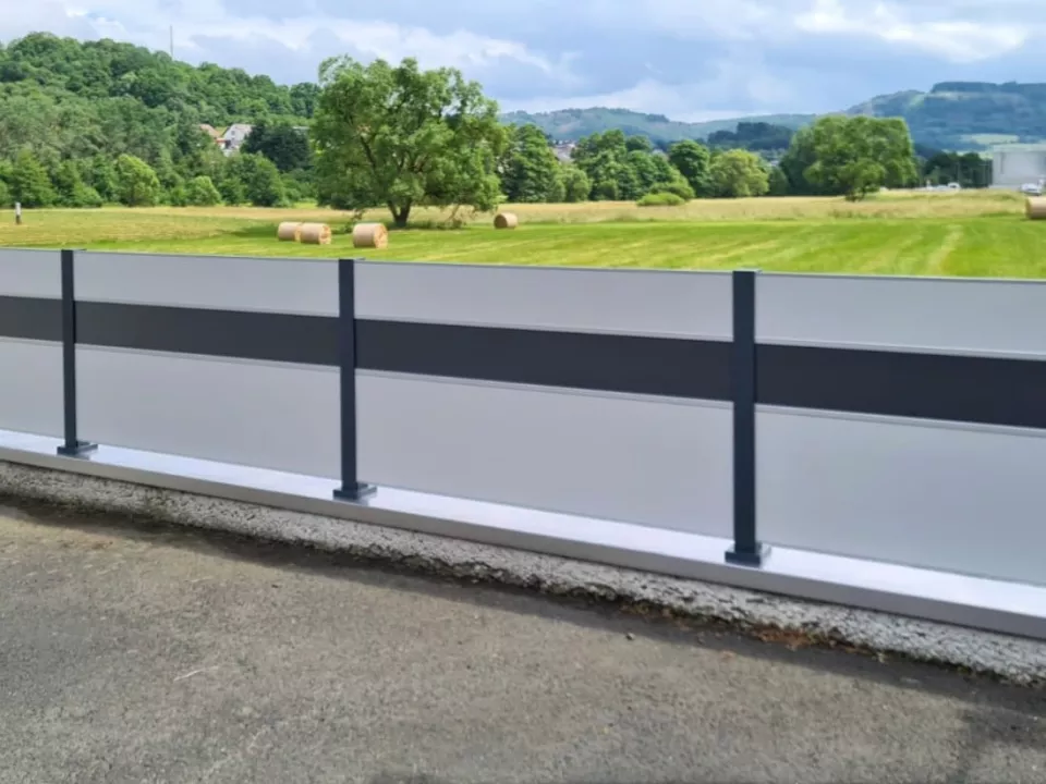 Elevato_Sichtschutz_halbhoch.jpg Elevato_Sichtschutz_halbhoch.jpg