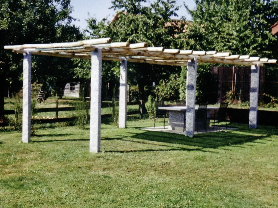 Granitpergola_6-Pfosten.jpg Granitpergola_6-Pfosten.jpg