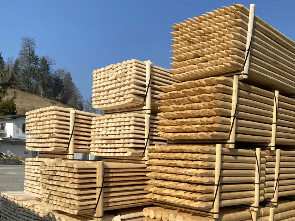 Rundholz_Palisaden_roh.jpg Rundholz_Palisaden_roh.jpg