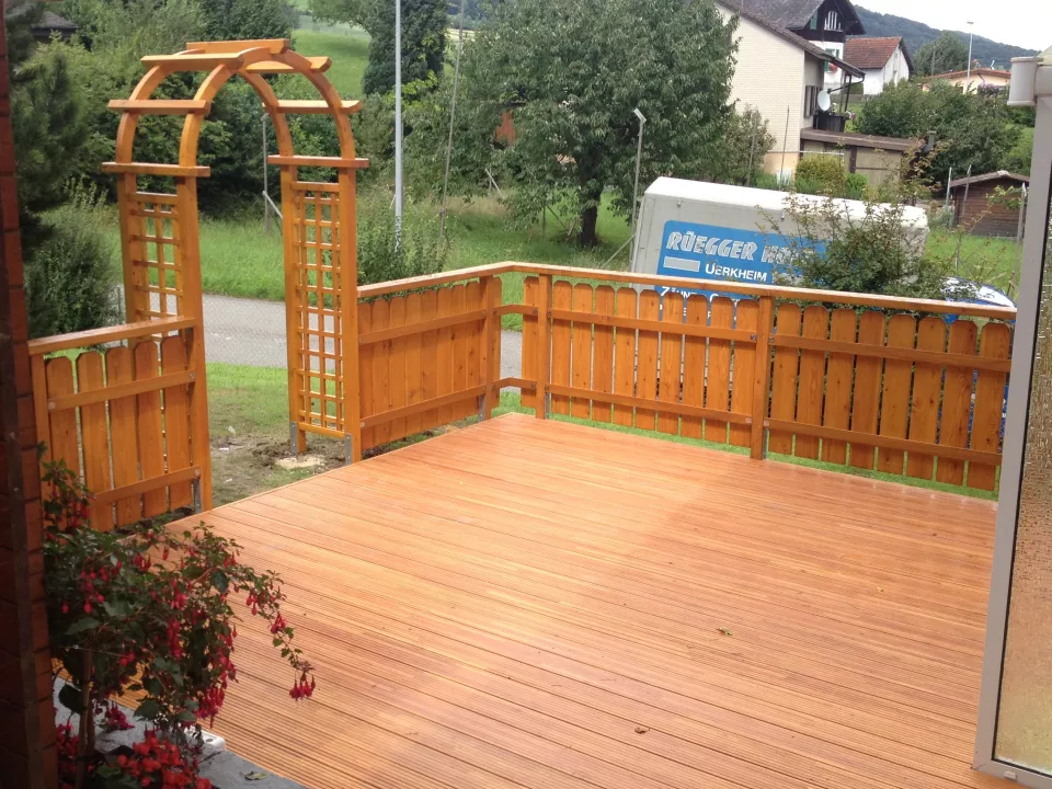 Terrassenparkett.jpg Terrassenparkett.jpg