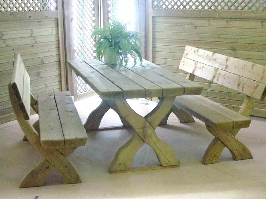 Kreuzberg_Tischgarnitur.jpg Kreuzberg_Tischgarnitur.jpg