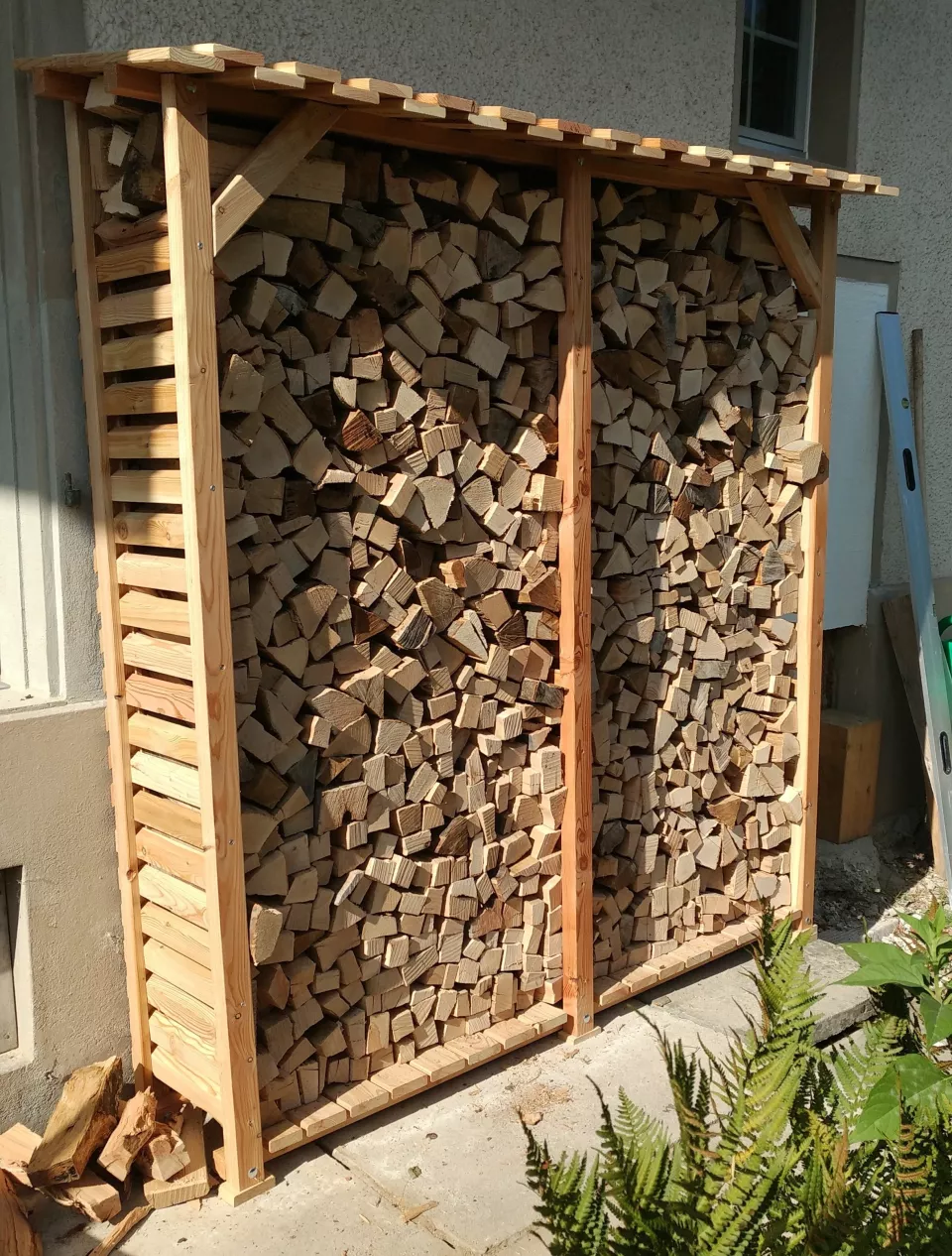 Lige Kaminholzregal gefuellt_1uwv0k9e02qb3.jpg Lige Kaminholzregal gefuellt_1uwv0k9e02qb3.jpg