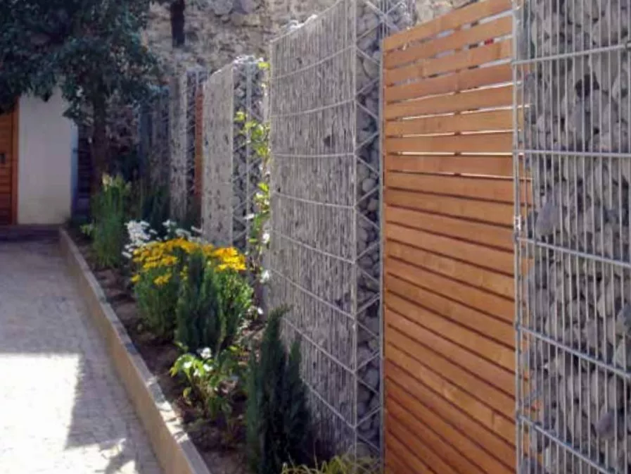 arcadia_mit_holzelement.jpg arcadia_mit_holzelement.jpg